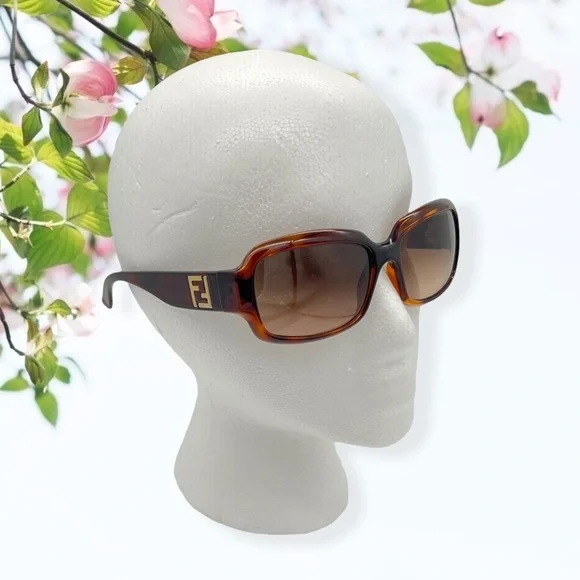 FENDI Sunglasses - Picture 2 of 12